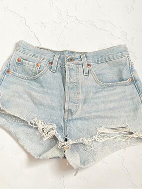 Levi’s 501 Distressed Cutoff Shorts Light Wash Vintage Style 27